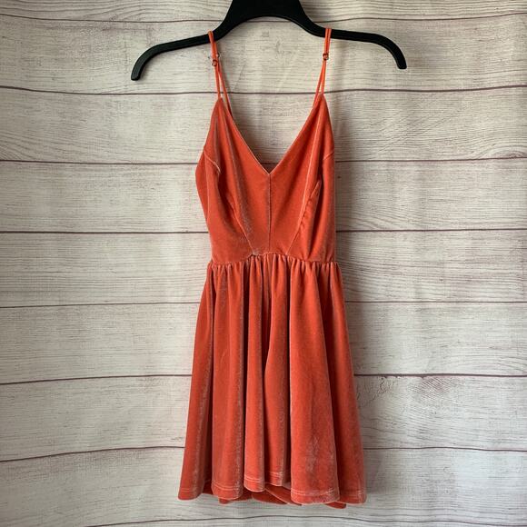 Silence & Noise Urban Outfitters Orange Velvet Romper Adjustable Straps Size XS - Picture 1 of 13